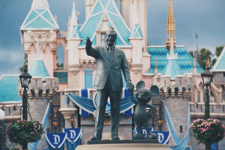 A Disneyland és Walt Disney mesés története